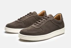 Sneaker><noscript><img width=