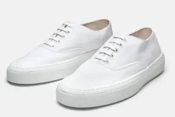 Sneaker><noscript><img width=