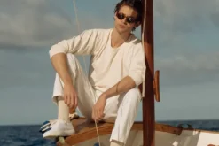 Sneaker><noscript><img width=