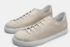 Sneaker><noscript><img width=