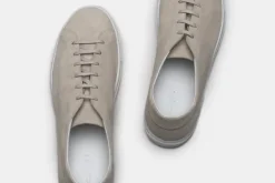 Sneaker><noscript><img width=