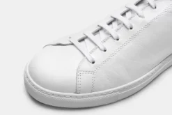 Sneaker><noscript><img width=
